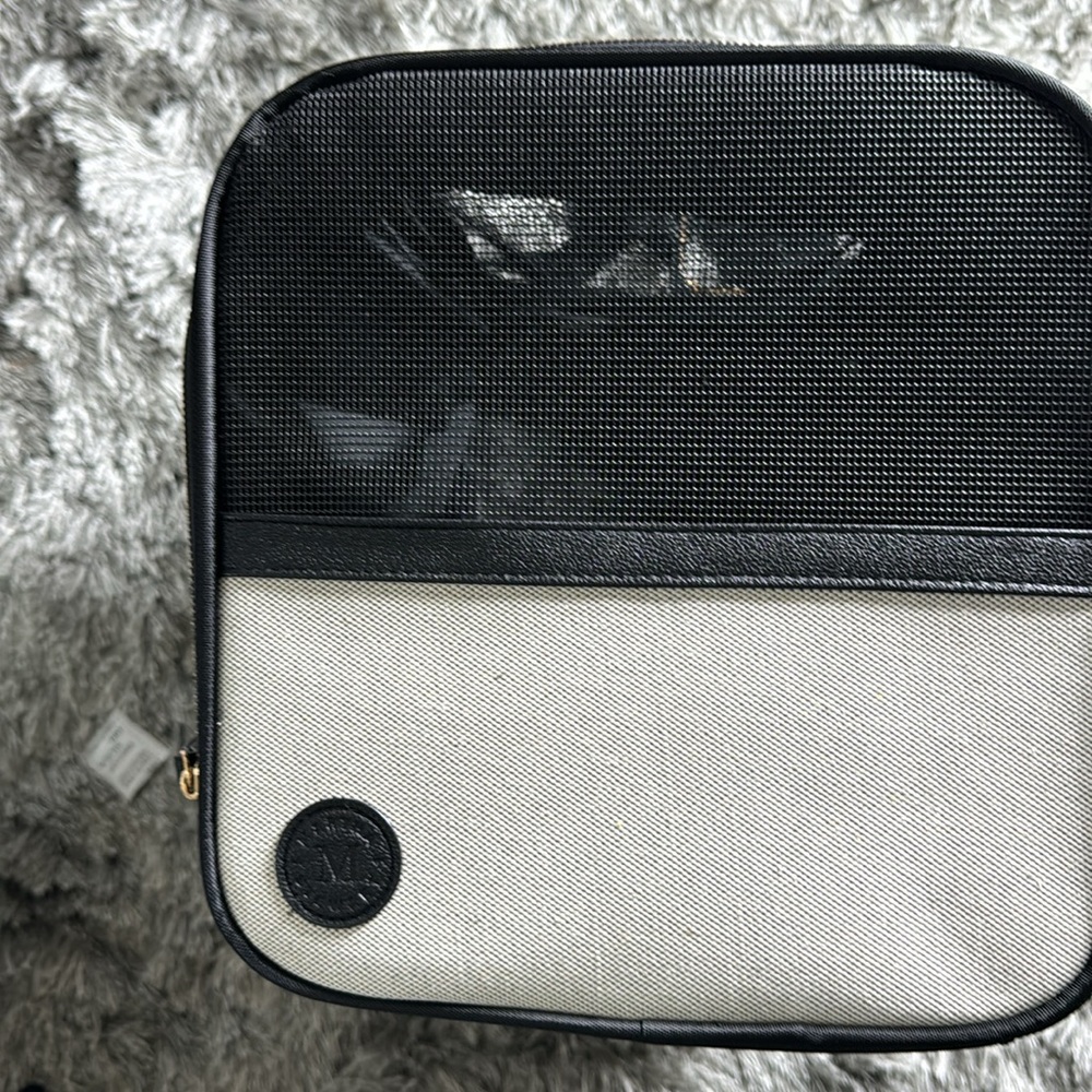 Elegant leather/canvas Black and Cream pet carrier - Picture 6 of 6